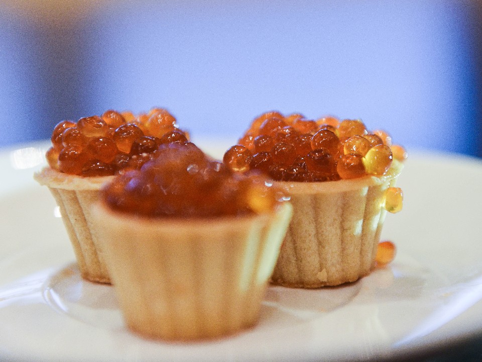 Икра на зуб не проверяется: эксперт назвала три теста, которые выявят подделку