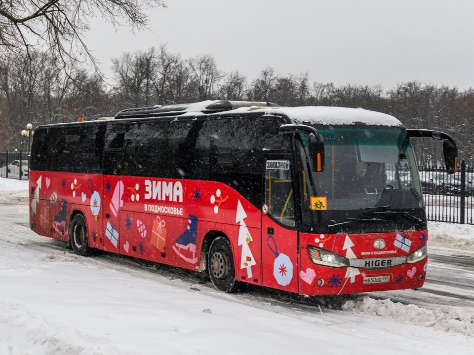 Новогодние автобусы вышли на городские маршруты