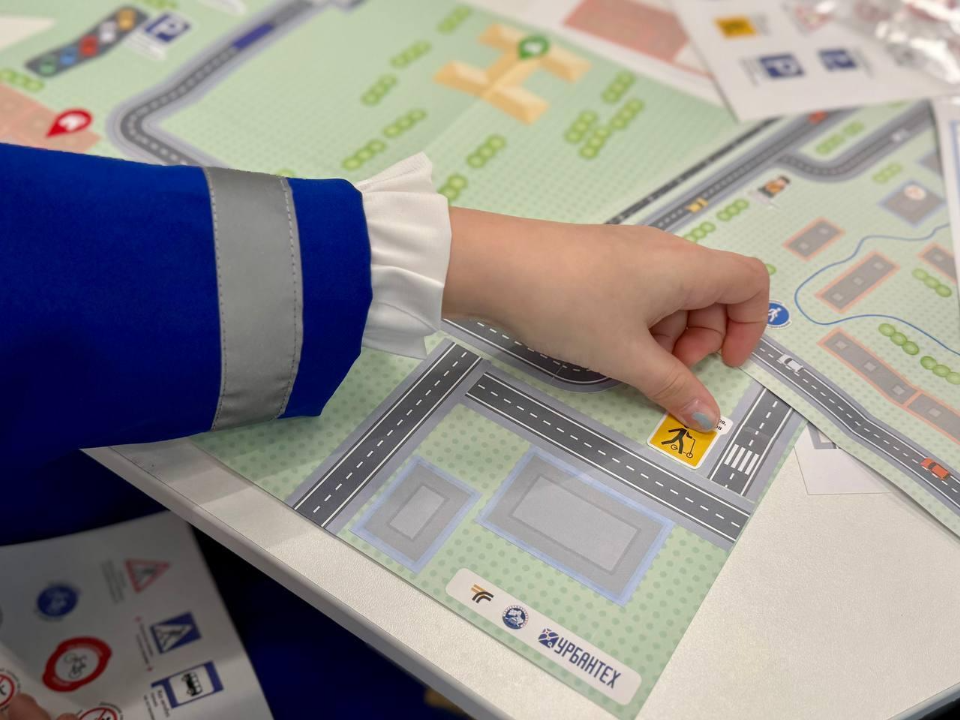 Практика безопасности на дорогах приходит в школы: как дети учатся безопасно переходить улицы