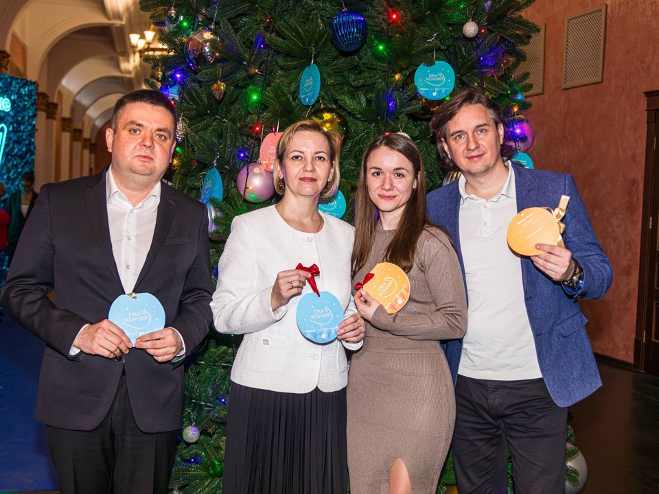 Флешмоб и акция «Елка желаний» ознаменовали итоговую встречу Движения Первых