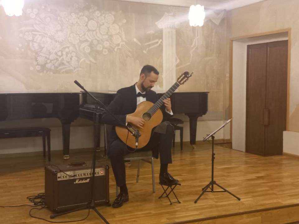 Сергей и его гитара: в Электростали выступит маэстро Сергей Дедов с учениками