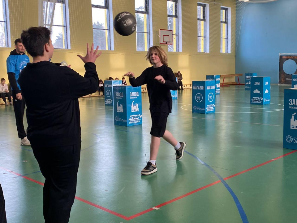 Экологический урок превратился в праздник: школьники Солнечногорска сделали город чище и весело провели день