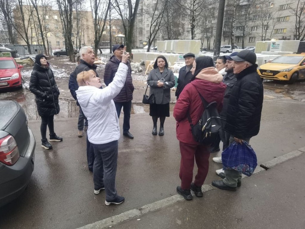 «Фасадный патруль» в Балашихе: депутат и жители проверили ремонт дома №14 на улице Гагарина