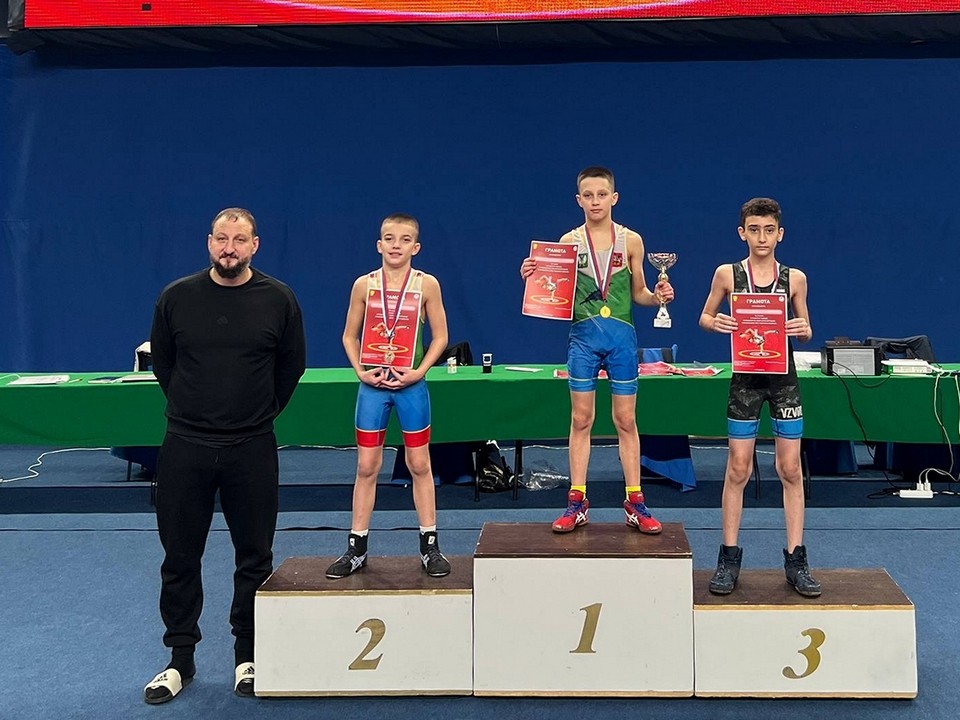 Луховицкие борцы привезли из Серпухова 11 медалей