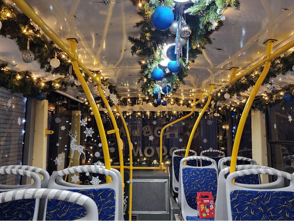 Жители Химок смогут прокатиться на новогоднем троллейбусе до конца января