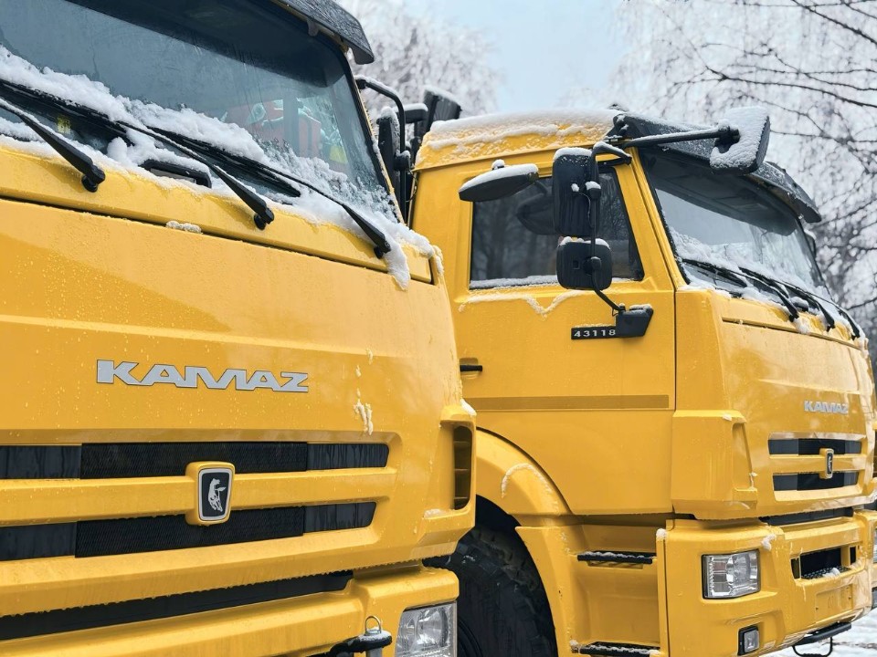 Манипуляторы не придется брать в аренду: парк коммунальщиков пополнился новой техникой