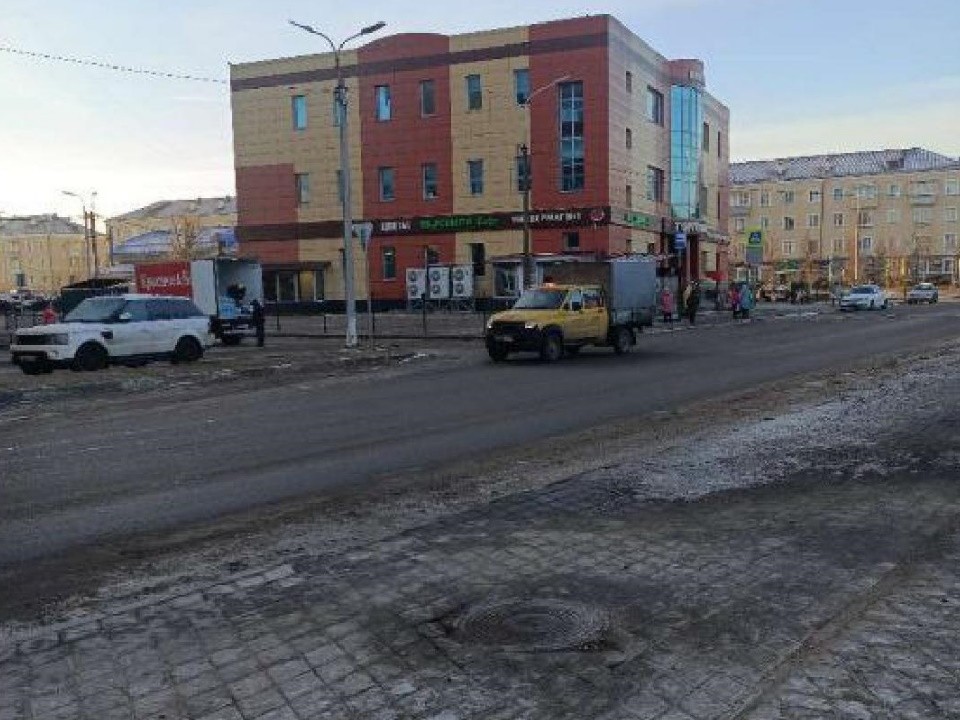 Дорожники устранили большую лужу на улице Нагорной после обращения жителей