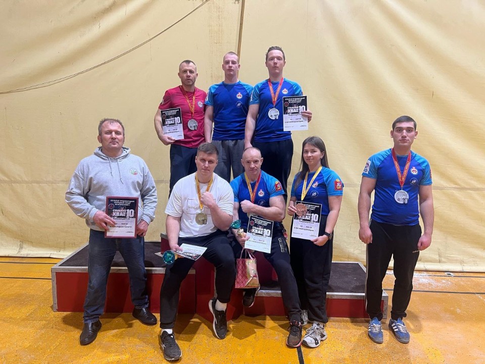 Один день, две победы: армрестлеры Лотошина забрали комплект медалей с турниров Москвы и Московской области