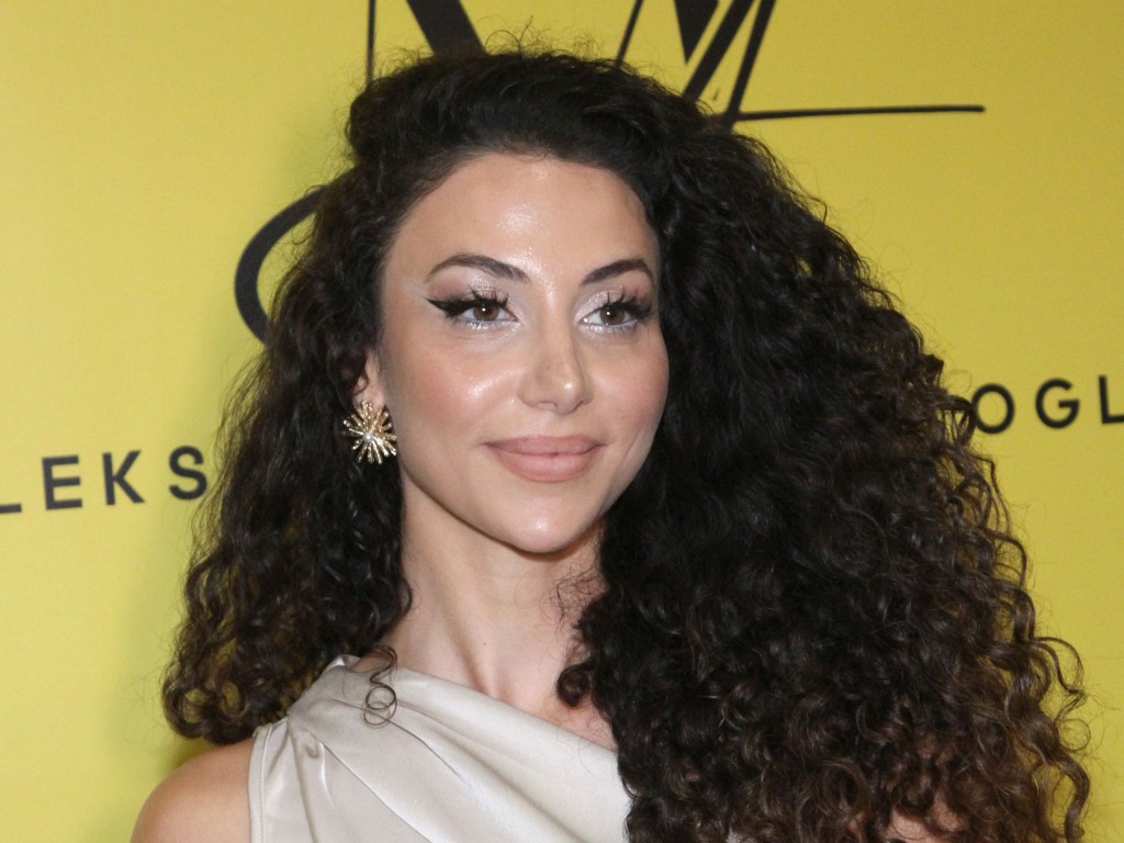 Как Микаэл будит маму? Зепюр Брутян поделилась видео с сыном от Павла Прилучного