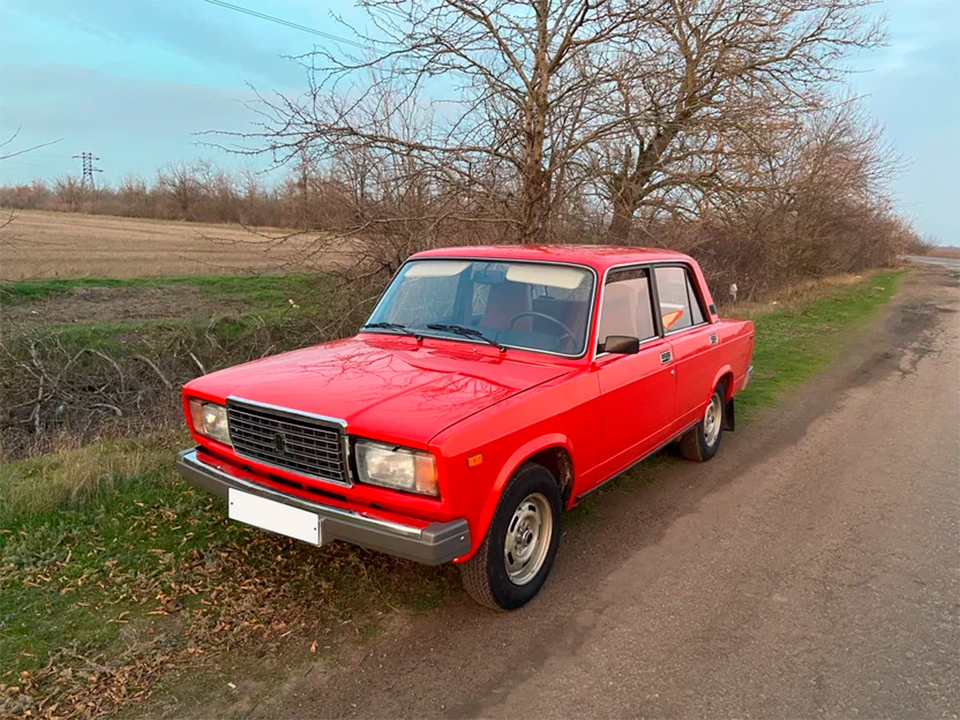 «Жигули» за ₽2 млн: как «семерка» прожила в гараже 40 лет и что у нее под капотом