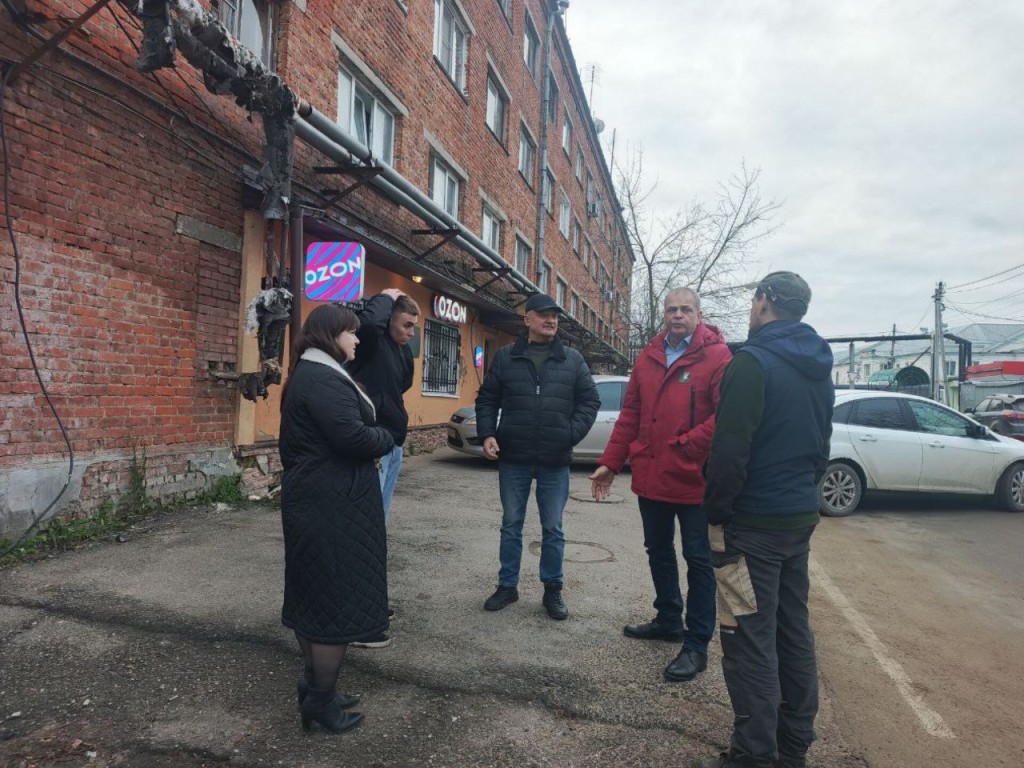 По просьбам жителей: в Вербилках на улице Победа утеплят и изолируют трубы теплосети