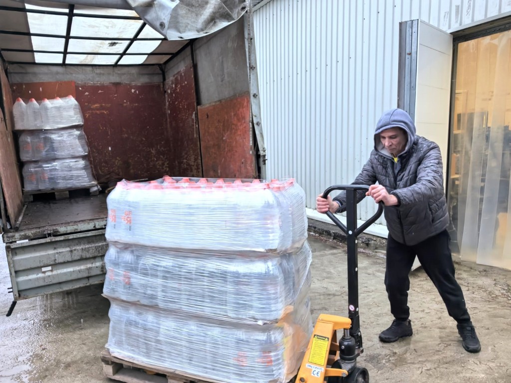 Более двух тонн воды отправили из Вереи в зону СВО