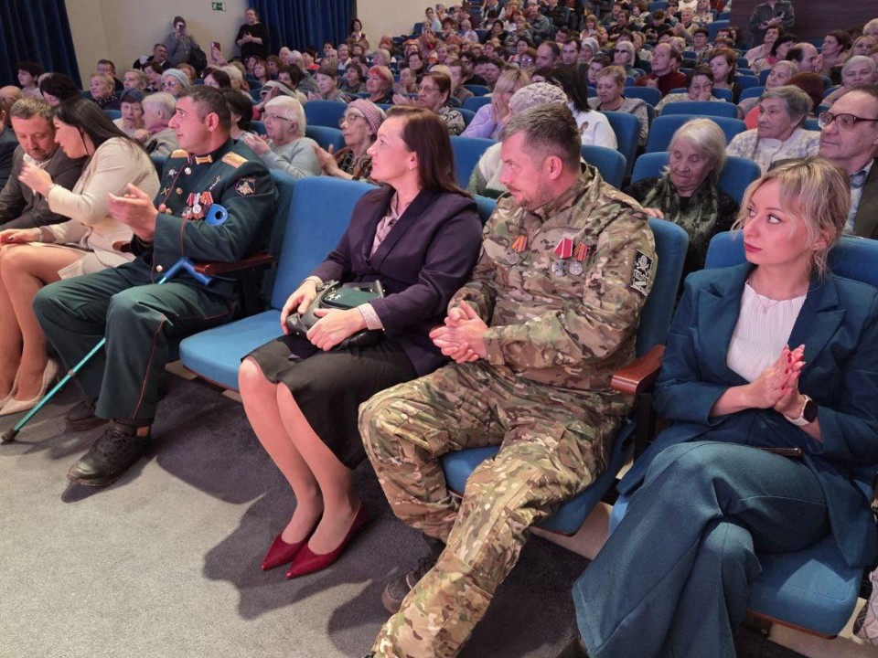 Марш со знаменами: ветеранов СВО чествовали в Коломне на торжественном мероприятии «Поверь в себя»