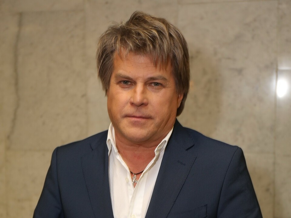 Пришлось брать ситуацию в свои руки: Глызин усмирил женщину на борту самолета