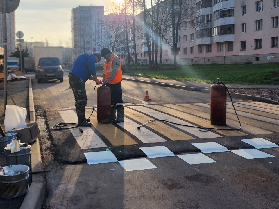 Как дорожники обезопасили переход на улице Дзержинского