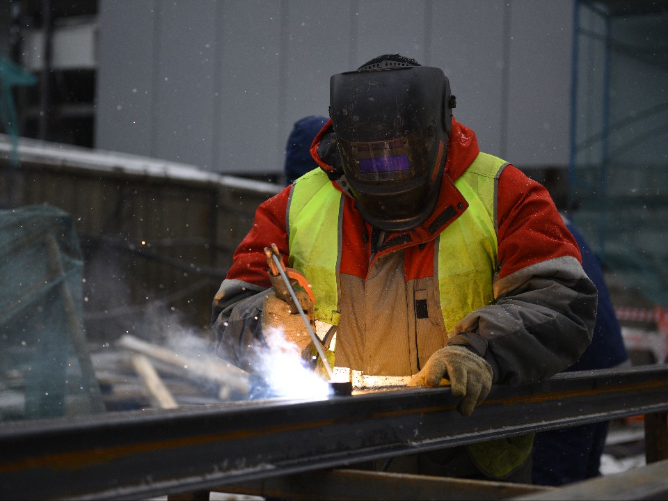 Денис Буцаев ознакомился с ходом строительства экотехнопарка в Псковской области