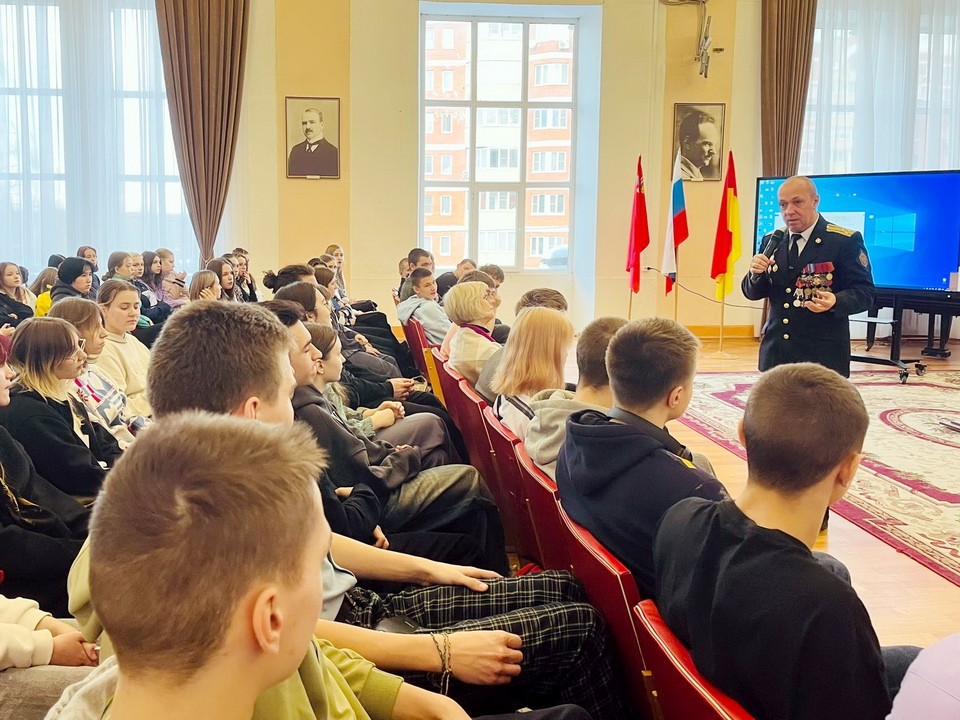 Ветеран центра «Вымпел» рассказал студентам Ногинска о подвигах спецслужб
