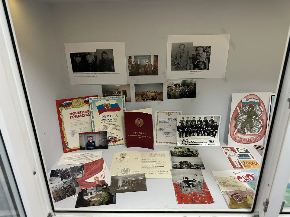 В Сергиево-Посадском колледже создают память о ветеранах: посетители смогут изучить письма, фотографии и награды участников афганской войны
