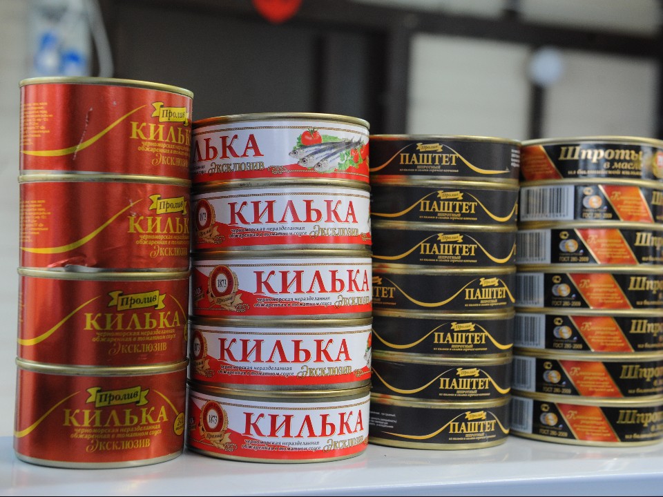 Смерть в банке: как вычислить опасные консервы