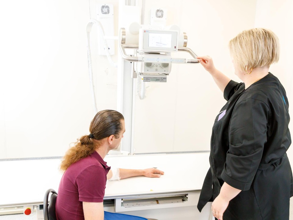 Нестабильность сустава в подарок: чем грозит самолечение после падения на льду