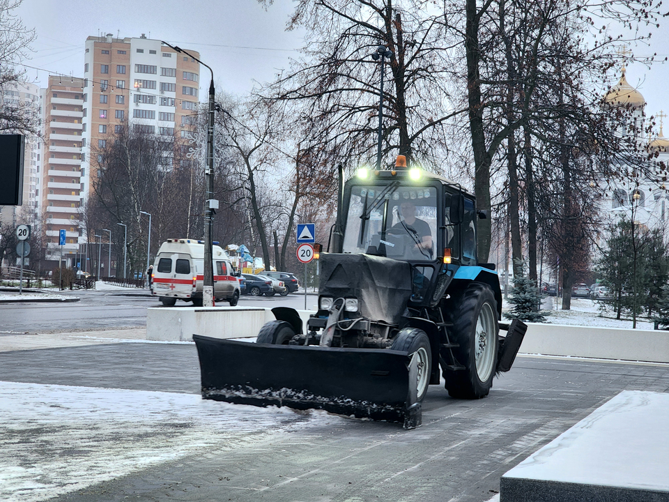 Первый снегопад сезона в Реутове: коммунальные службы продолжают работать в усиленном режиме