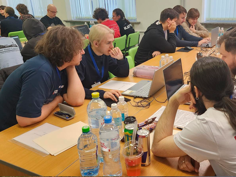 Сильнейшие программисты собрались в МФТИ на суперфинале «РуКода»