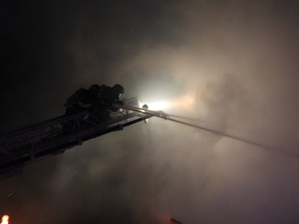 Пожарные приступили к тушению девятиэтажки в Егорьевске