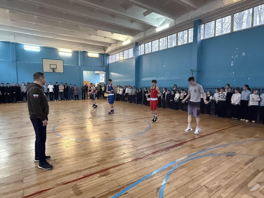 Мастер-класс от легенды: Александр Поветкин провел урок для школьников Чехова