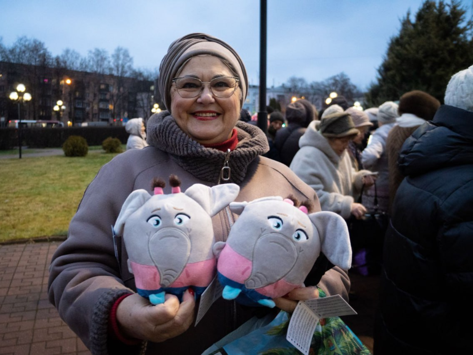 Более 1000 игрушек вручили люберецким пенсионерам на «Новогодних гуляньях»