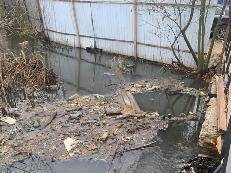 Инспекторы эконадзора предупредили жительницу Одинцова об ответственности за сброс жидких отходов