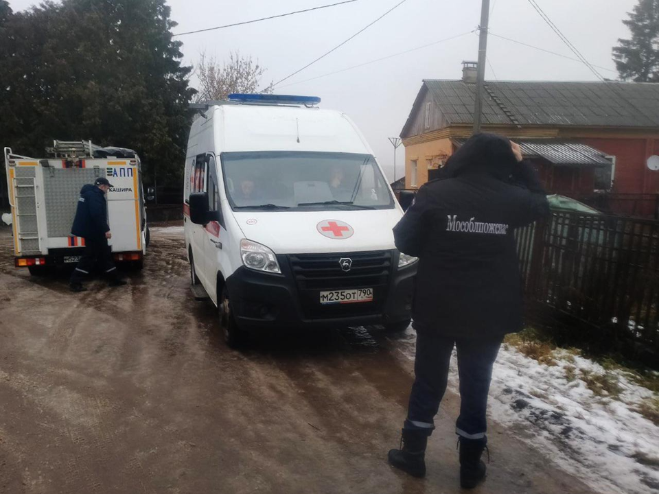 Скорая помощь и пожарные прибыли мгновенно: как в Кашире спасли пенсионерку, которая не могла встать с дивана