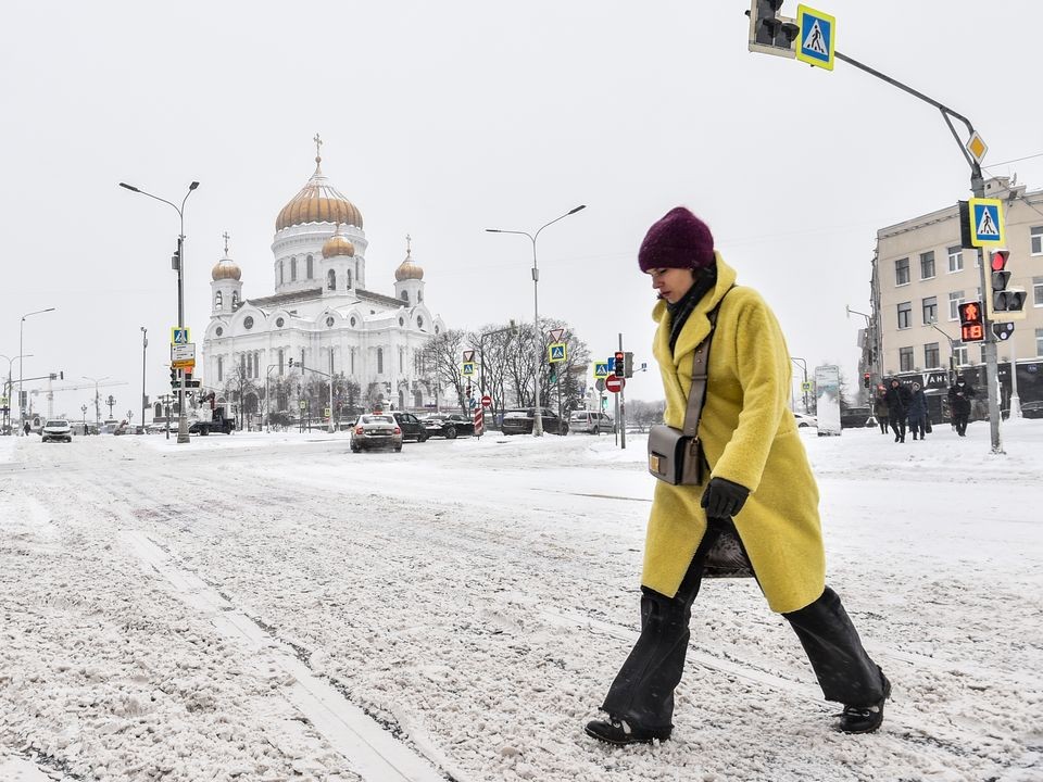 Уход за обувью зимой: как правильно удалять следы реагентов