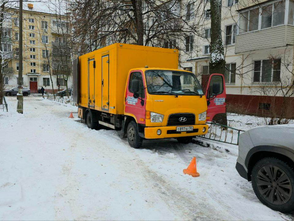 Специалисты «ТСК Мосэнерго» устраняют прорыв теплосети на улице Гоголя в Химках