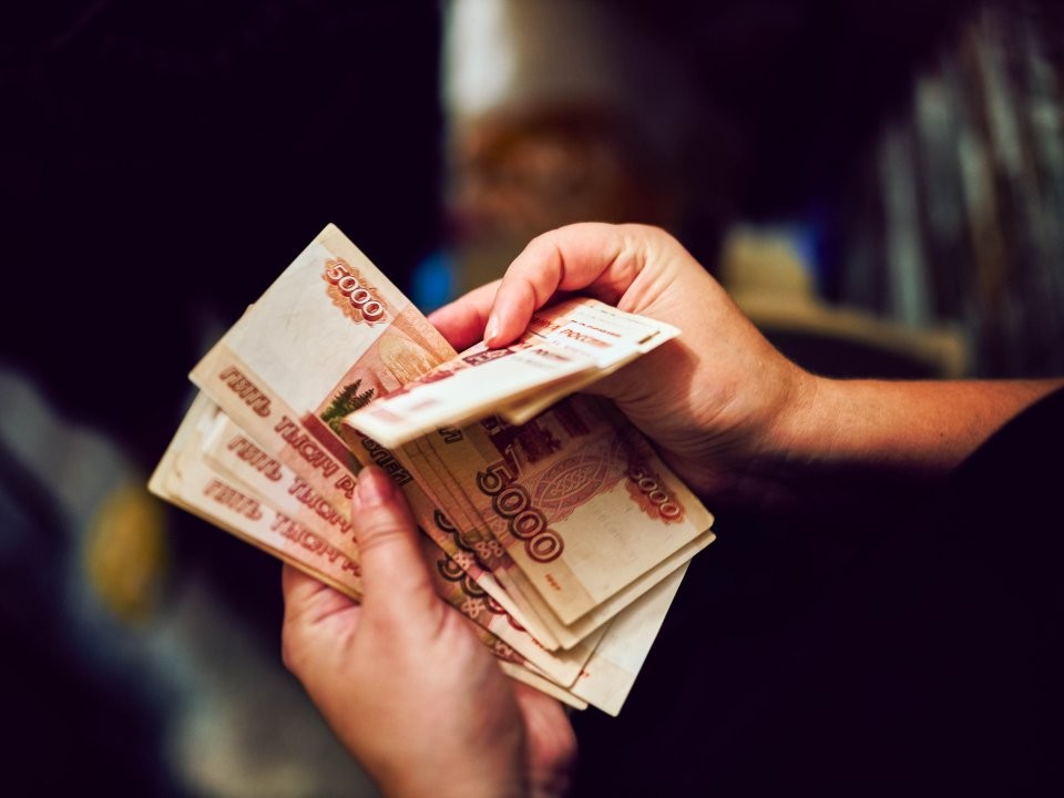 Помощь приемным семьям: на какие выплаты и льготы можно рассчитывать при усыновлении