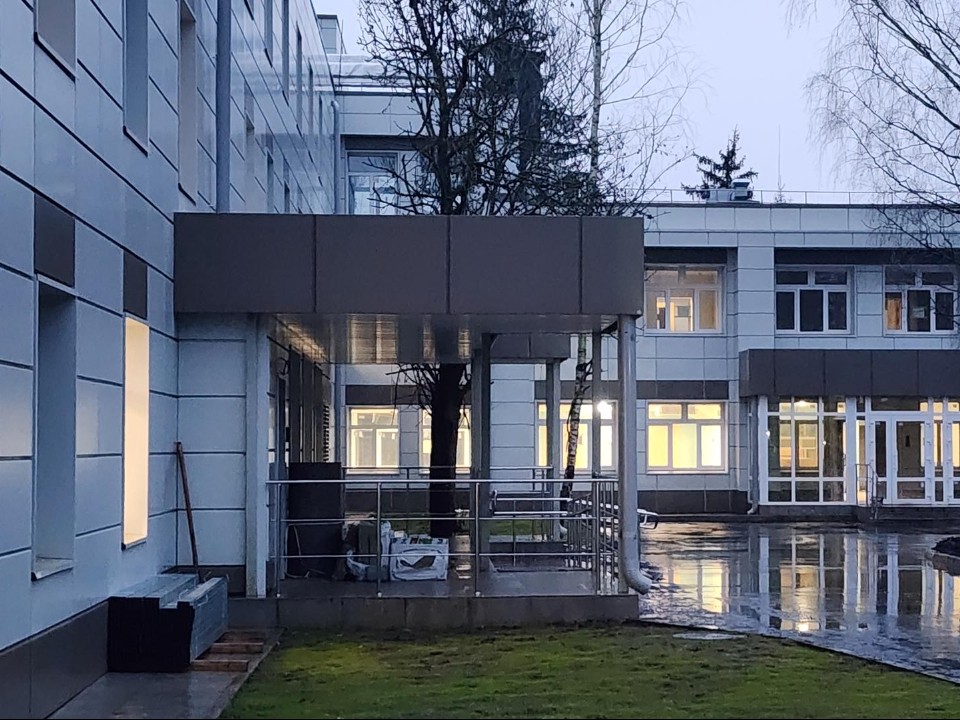 Осташевскую участковую больницу подключают к новым линиям электроснабжения