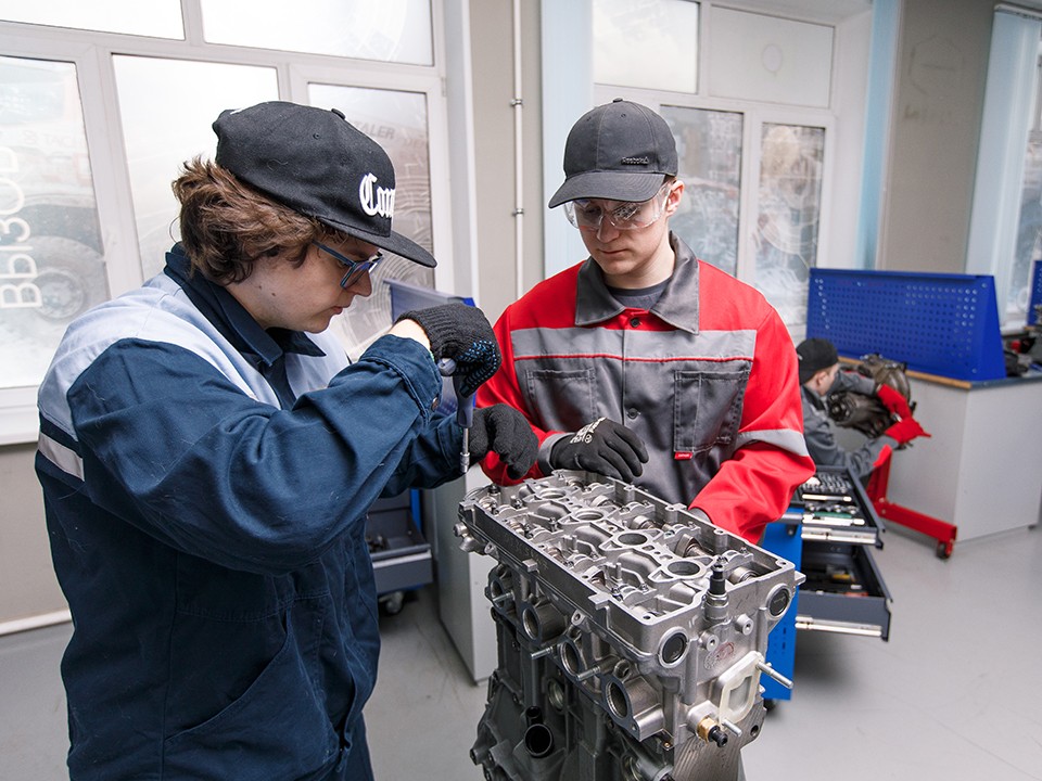 Колледж после девятого класса выбирают 60% школьников Подмосковья