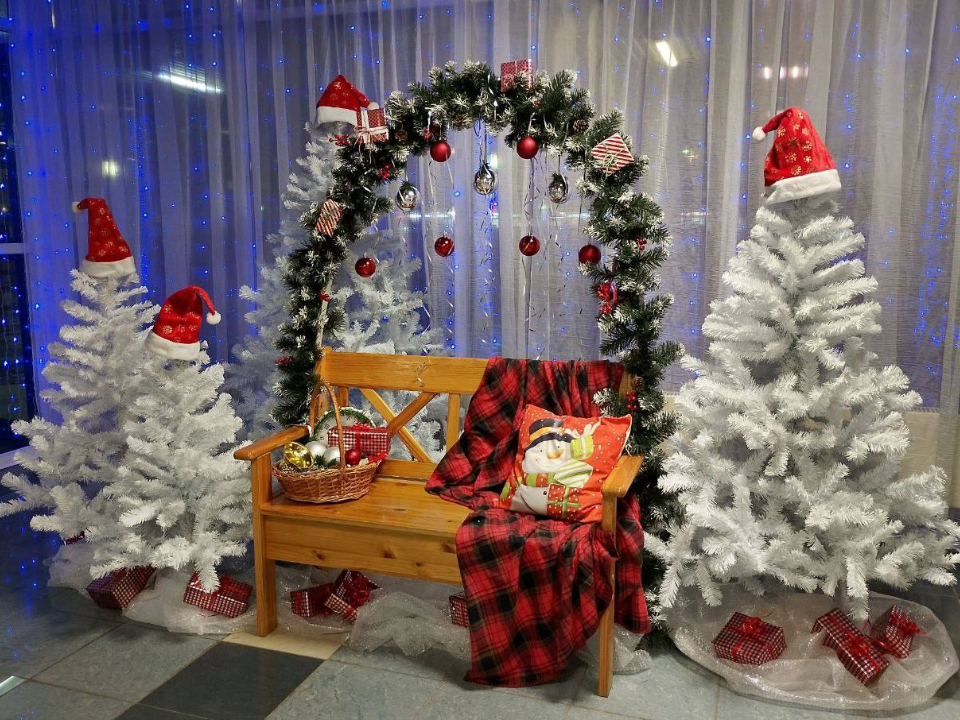 Дворец спорта «Багратион» преобразился в яркую зимнюю сказку и ждет гостей на занятия спортом