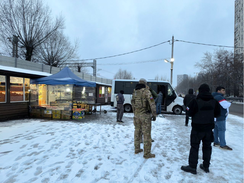 Двадцать человек доставили в полицию после проверок мигрантов в Реутове
