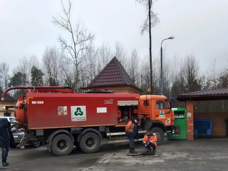 Как из-за смытых в унитаз салфеток могут отключить воду во всем доме