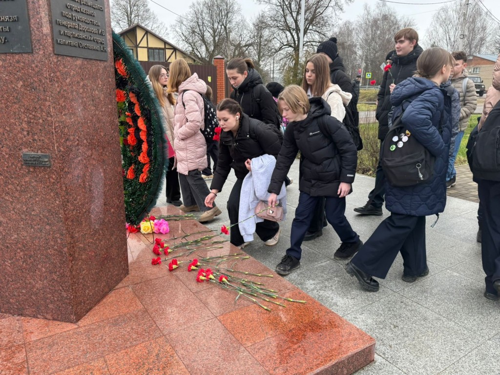 В Каменском почтили память героев Битвы под Москвой