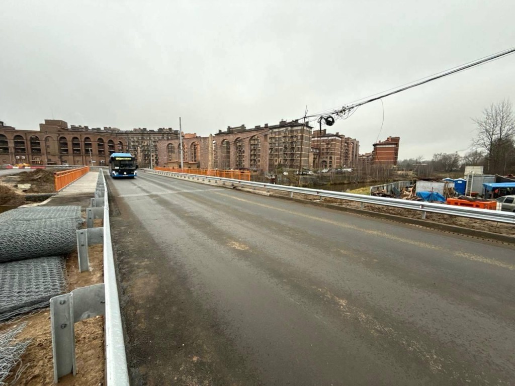В Подмосковье наводят мосты: в каких округах открыли рабочее движение через реки и легче ли стало водителям