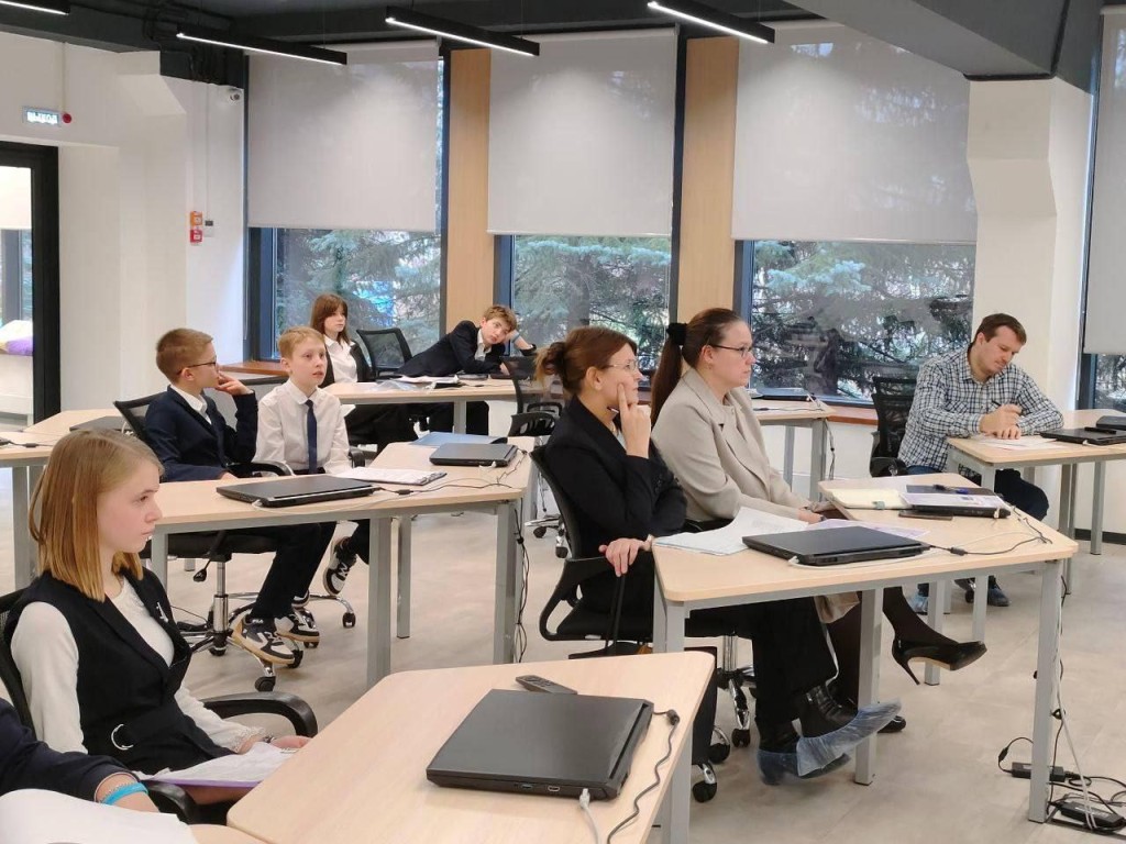 Забудьте про скучную математику: подмосковные школьники моделируют реальный мир и побеждают в серьезных конкурсах