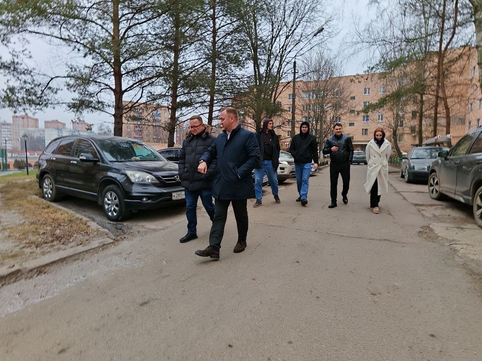 Новые фонари и парковочные места сделают удобнее двор дома 73 на улице Чехова