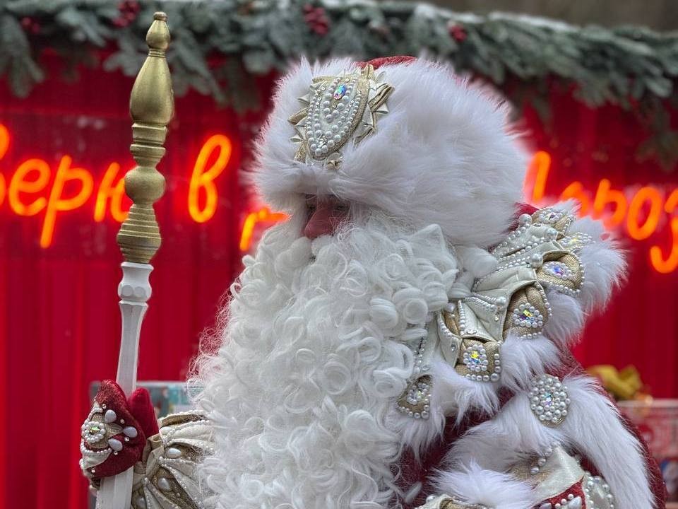 Игры, ярмарка и угощения: вечер с Дедом Морозом в резиденции будет насыщен событиями