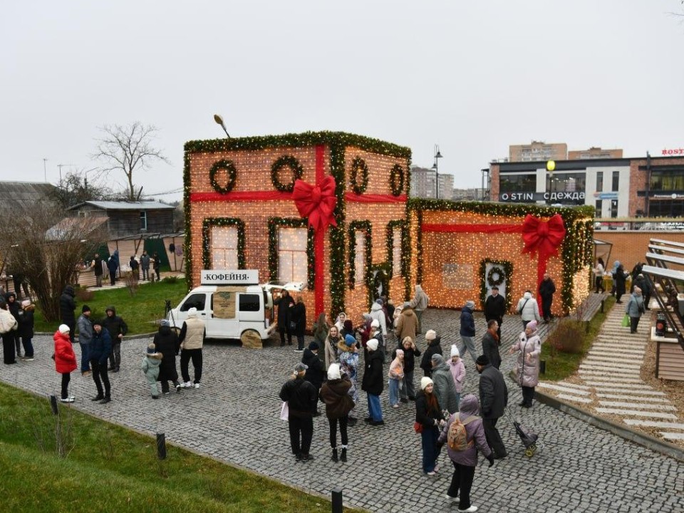 Дед Мороз уже в пути: в Истре открыли новую праздничную площадку для горожан