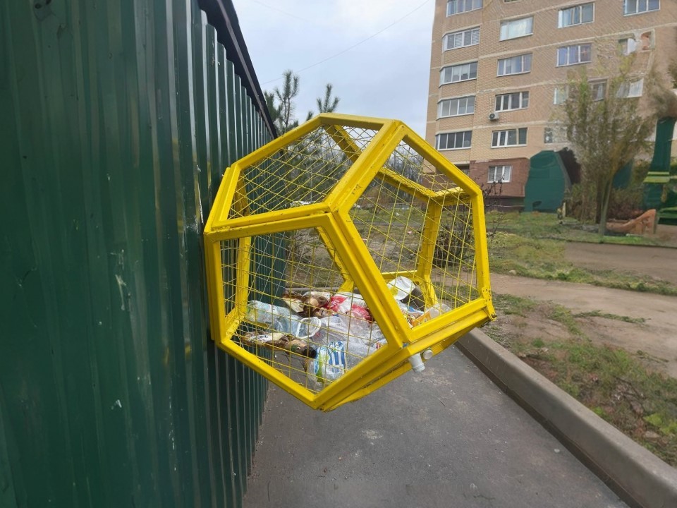 Пластик в додекаэдре: волонтеры Истры нашли способ сделать переработку заметной