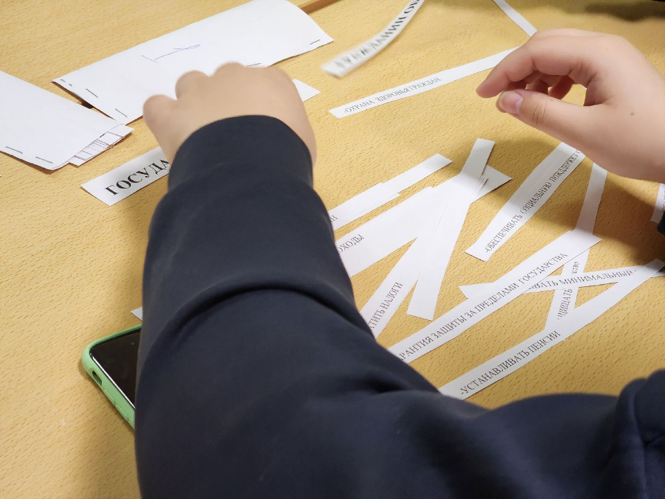 Накануне Дня Конституции студенты Подольского колледжа сыграли в правовой квест