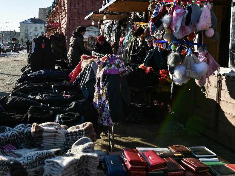 Сотни партий нелегального товара изъяты в Подмосковье: как не стать жертвой торгашей и какие требовать документы