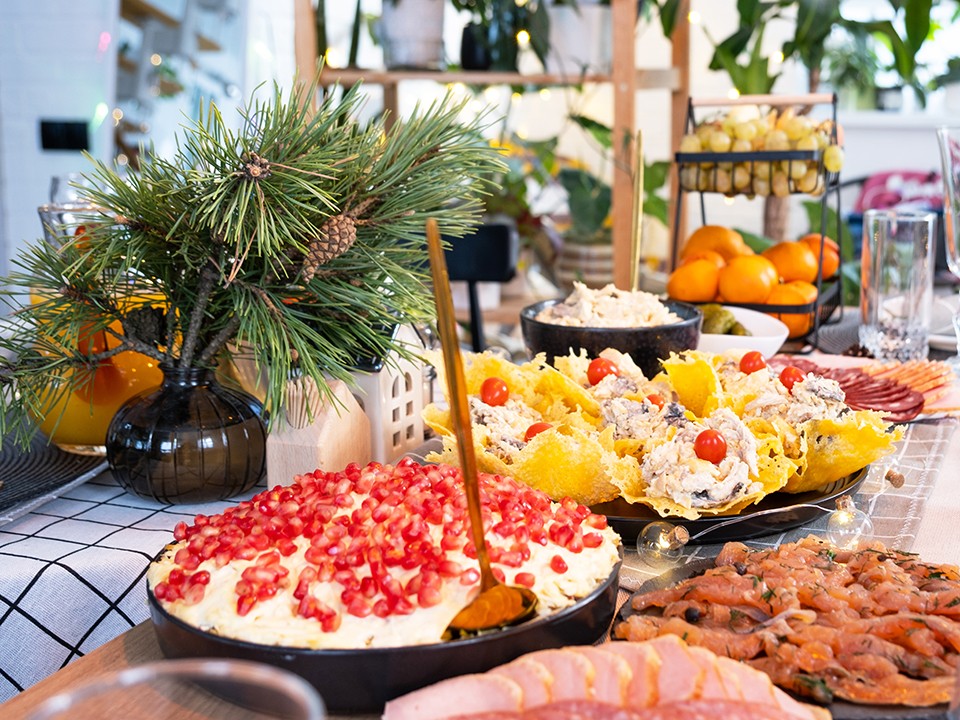 Альтернатива оливье: шеф-повар из Солнечногорска поделился идеями салатов на Новый год