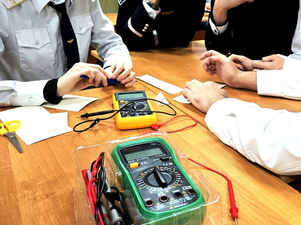 Студенты-железнодорожники «мерились напряжением» в битве электротоков